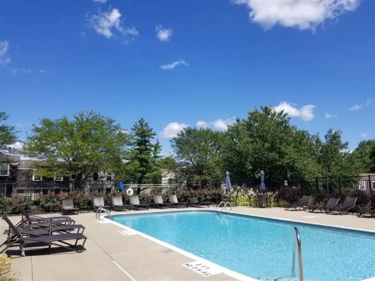 Cincinnati apartments for rent - image - 860 East - Pool.webp
