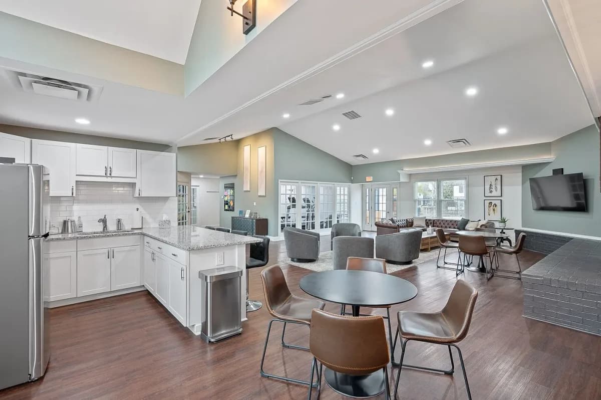 Cincinnati apartments for rent - Property image - 860 East - 3