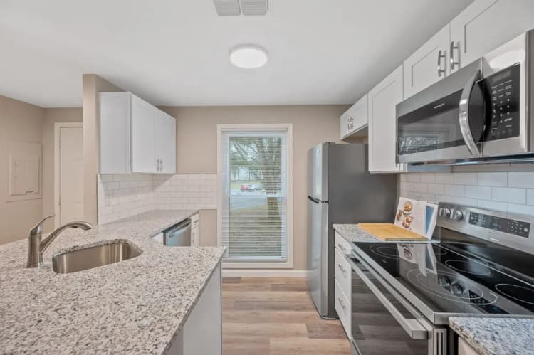 Cincinnati apartments for rent - image - 860 East - Kitchen 1.webp