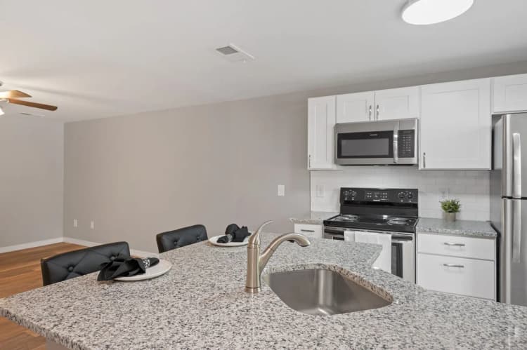 Cincinnati apartments for rent - image - 860 East - Kitchen 3.webp