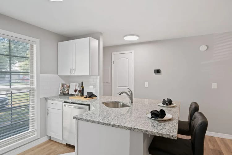 Cincinnati apartments for rent - image - 860 East - Kitchen 2.webp