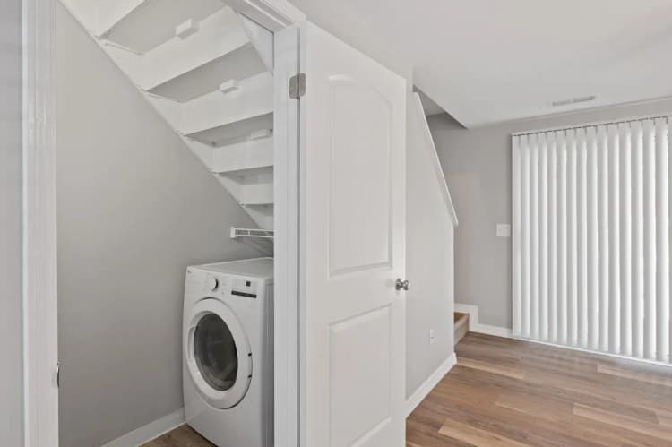 Cincinnati apartments for rent - image - 860 East - Laundry Room.webp