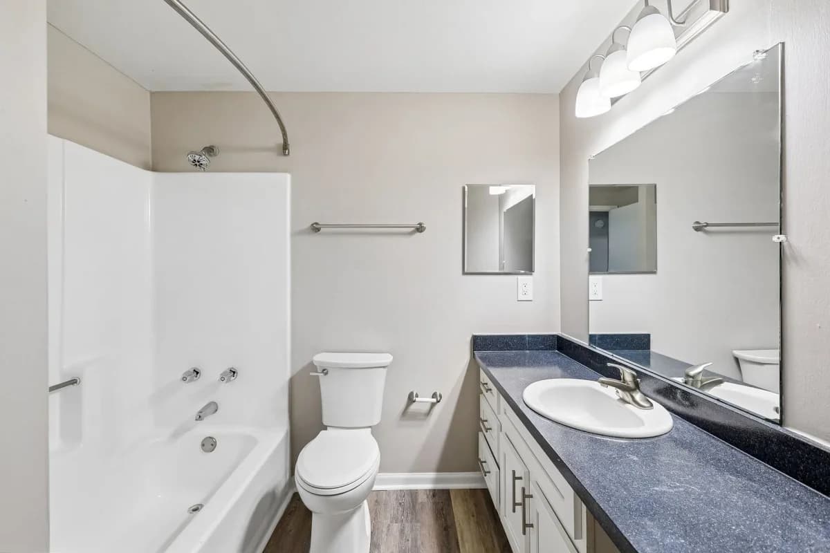Cincinnati apartments for rent - image - 860 East - Bathroom.webp