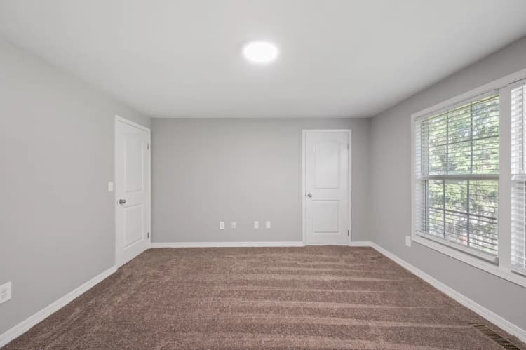 Cincinnati apartments for rent - image - 860 East - Bedroom.webp