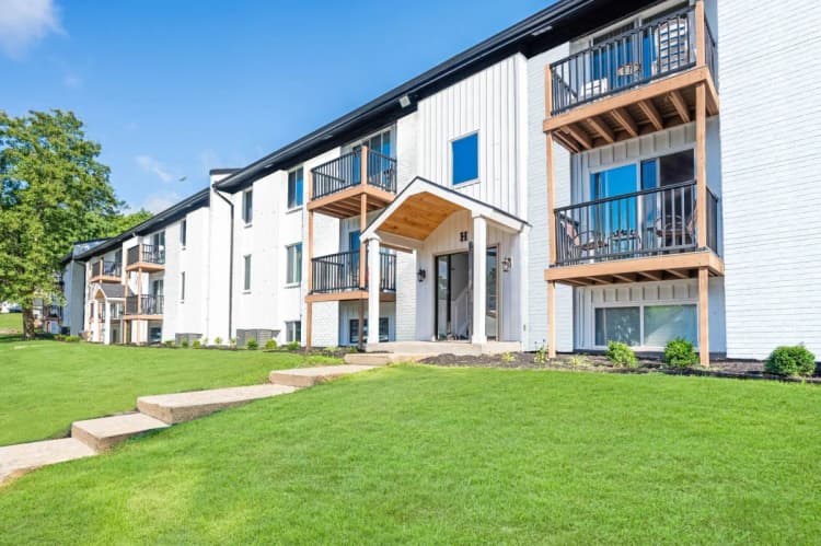 Cincinnati apartments for rent - image - 8Ninety at Loveland - Exterior 2.webp