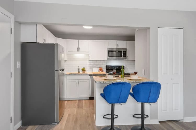 Cincinnati apartments for rent - image - 8Ninety at Loveland - Kitchen & Dinning Room.webp