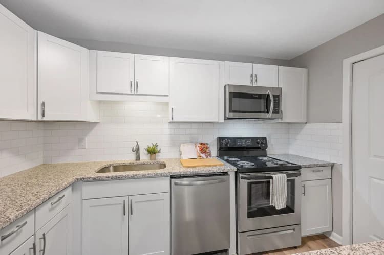 Cincinnati apartments for rent - image - 8Ninety at Loveland - Kitchen 6.webp