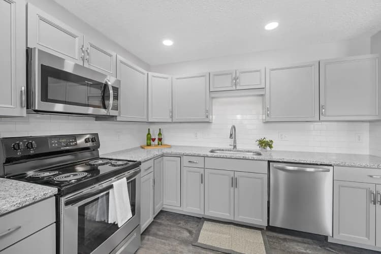 Cincinnati apartments for rent - image - Skyridge Apartment Homes - Kitchen 1.webp