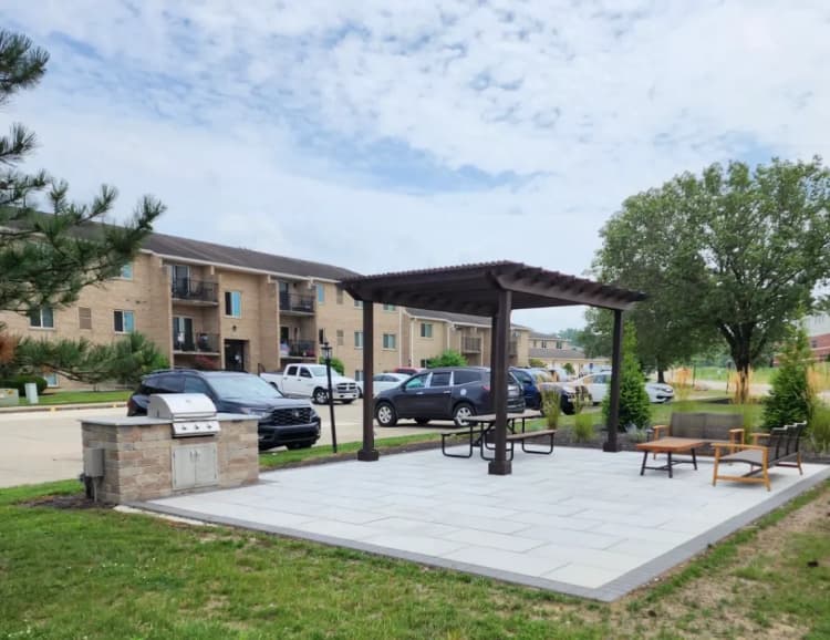 Cincinnati apartments for rent - image - Skyridge Apartment Homes - Exterior 4.webp