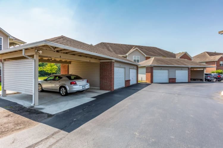Cincinnati apartments for rent - image - The Heights at Bridgewater - Parking.webp