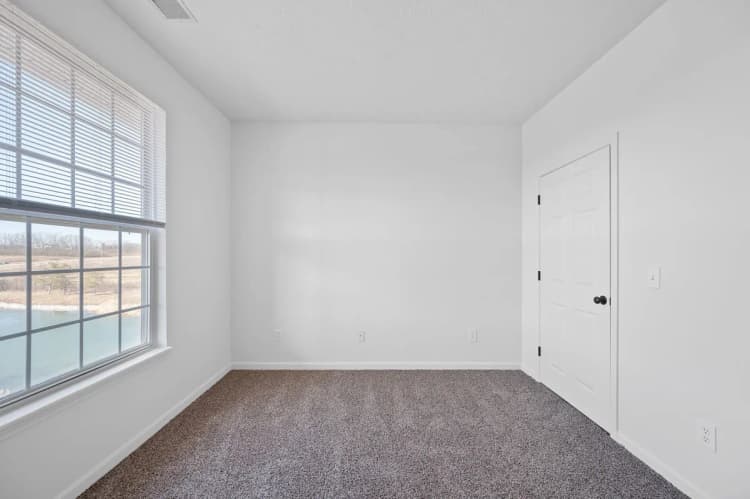 Cincinnati apartments for rent - image - The Heights at Bridgewater - Bedroom.webp