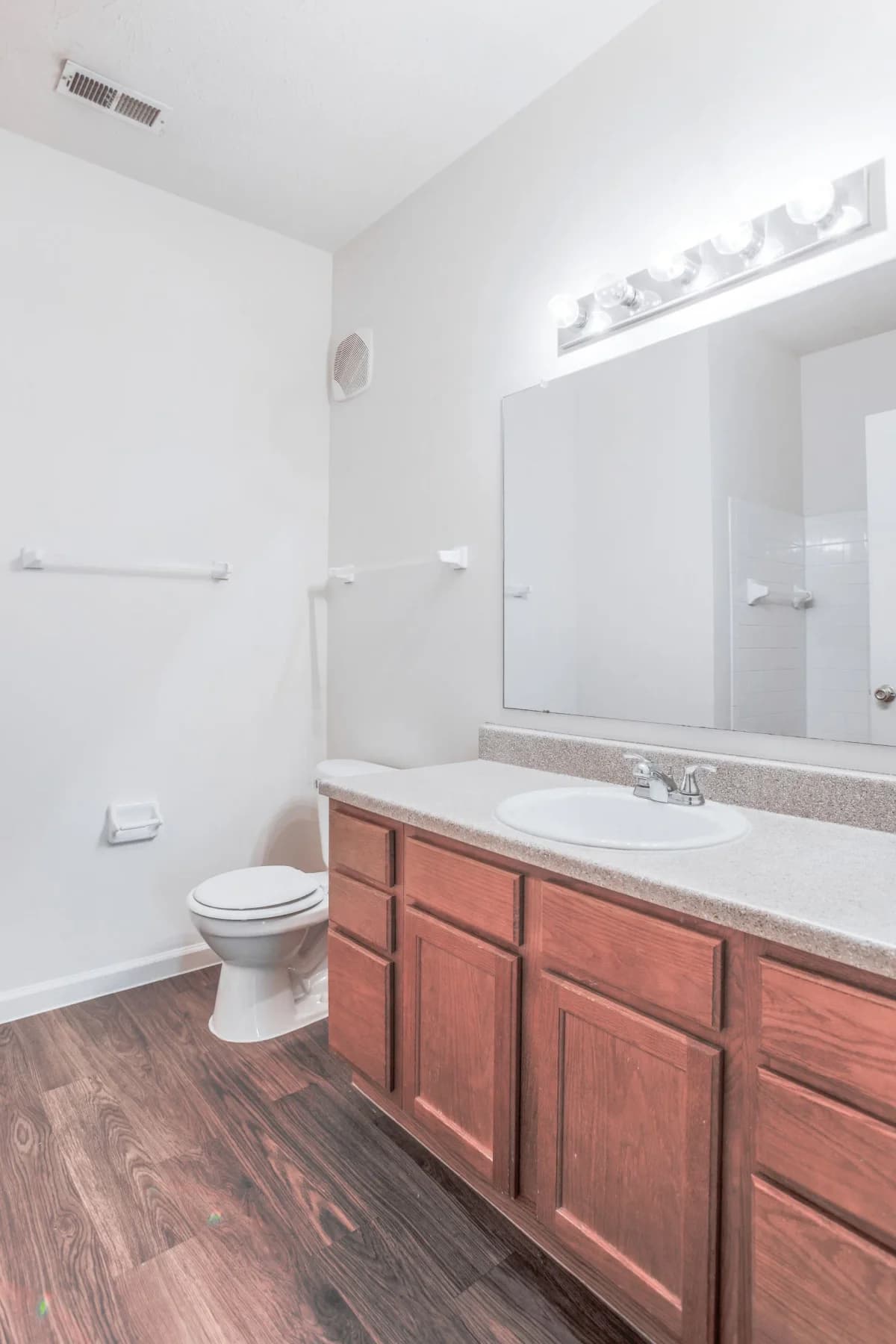 Cincinnati apartments for rent - image - The Heights at Bridgewater - Bathroom.webp