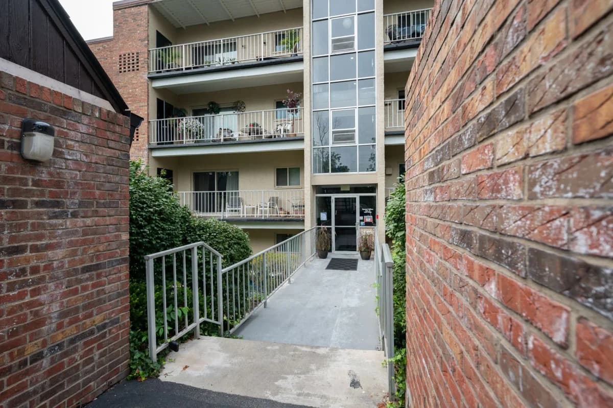 Cincinnati apartments for rent - image - The Heritage at Wyoming Luxury Apartment Homes - Exterior 3.webp