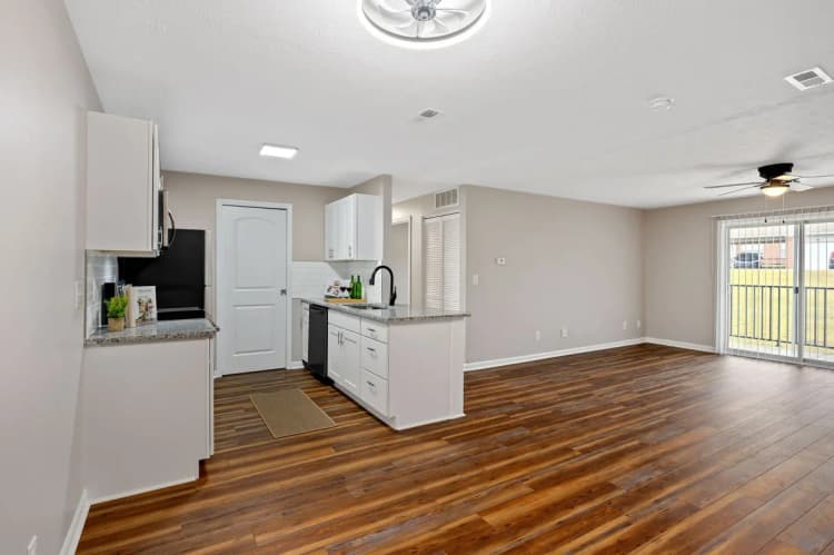 Cincinnati apartments for rent - image - Bridgewater Crossing - Kitchen 1.webp