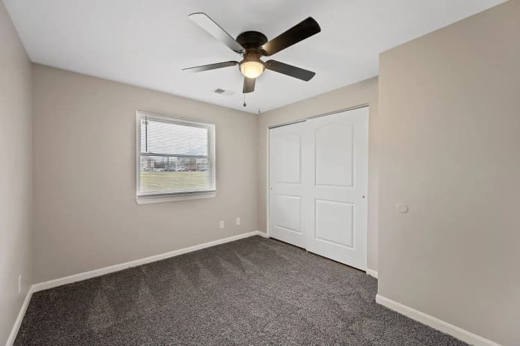 Cincinnati apartments for rent - image - Bridgewater Crossing - Bedroom 1.webp