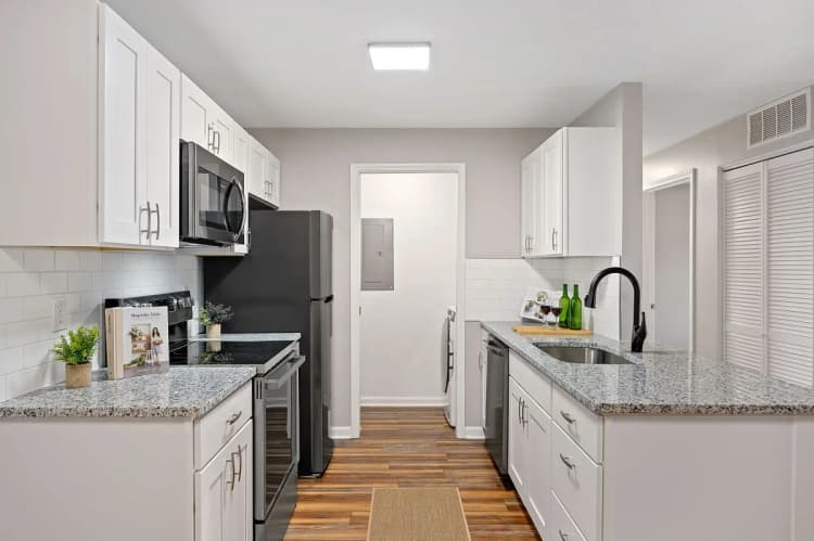 Cincinnati apartments for rent - image - Bridgewater Crossing - Kitchen 2.webp