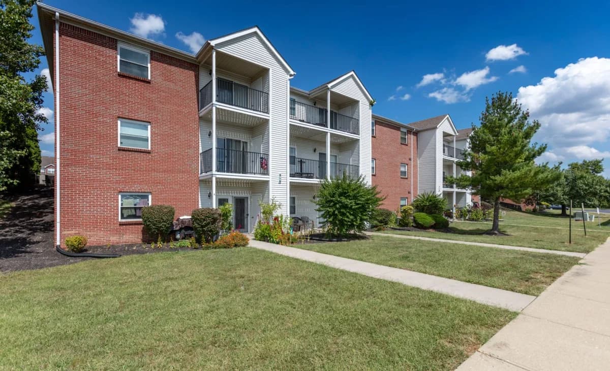 Cincinnati apartments for rent - image - Bridgewater Crossing - Exterior 2.webp