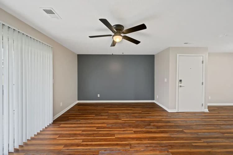 Cincinnati apartments for rent - image - Bridgewater Crossing - Living Room 2.webp