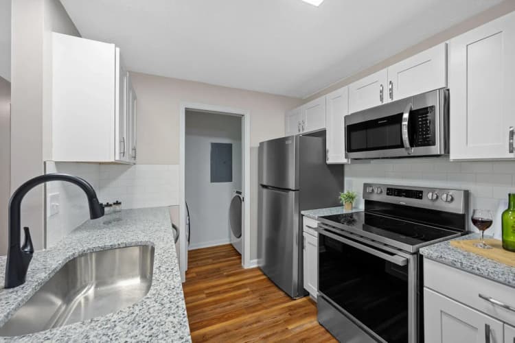 Cincinnati apartments for rent - image - Bridgewater Crossing - Kitchen 3.webp