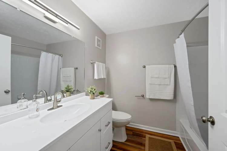 Cincinnati apartments for rent - image - Bridgewater Crossing - Bathroom 3.webp