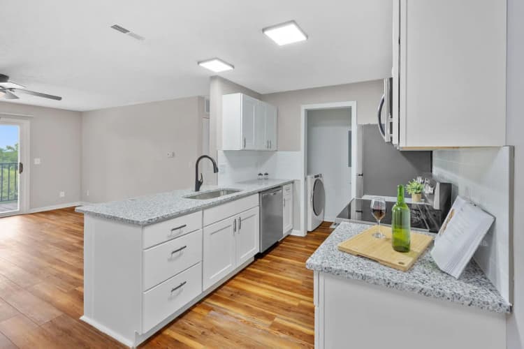 Cincinnati apartments for rent - image - Bridgewater Crossing - Kitchen 4.webp
