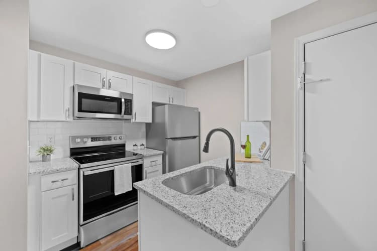 Cincinnati apartments for rent - image - Bridgewater Crossing - Kitchen 6.webp