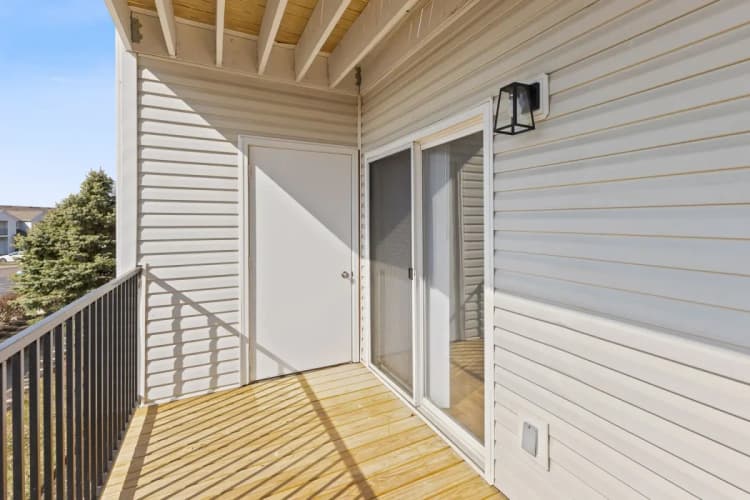 Cincinnati apartments for rent - image - Bridgewater Crossing - Balcony.webp