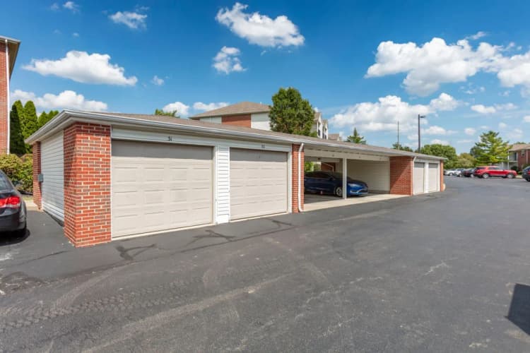 Cincinnati apartments for rent - image - Bridgewater Crossing - Parking.webp