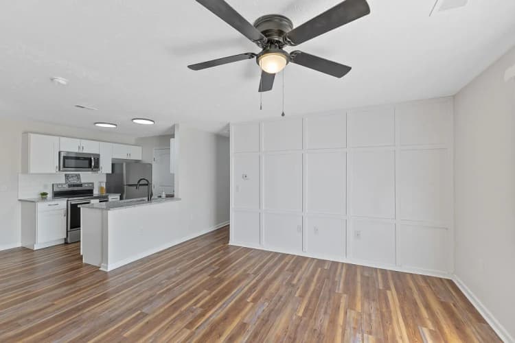 Cincinnati apartments for rent - image - Bridgewater Crossing - Living Room & Kitchen.webp