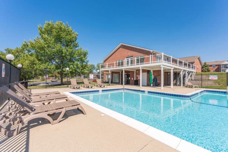 Cincinnati apartments for rent - image - Knollwood Crossing - Pool 2.webp