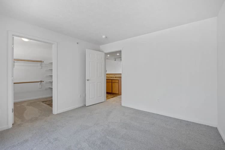 Cincinnati apartments for rent - image - Knollwood Crossing - Bathroom 2.webp