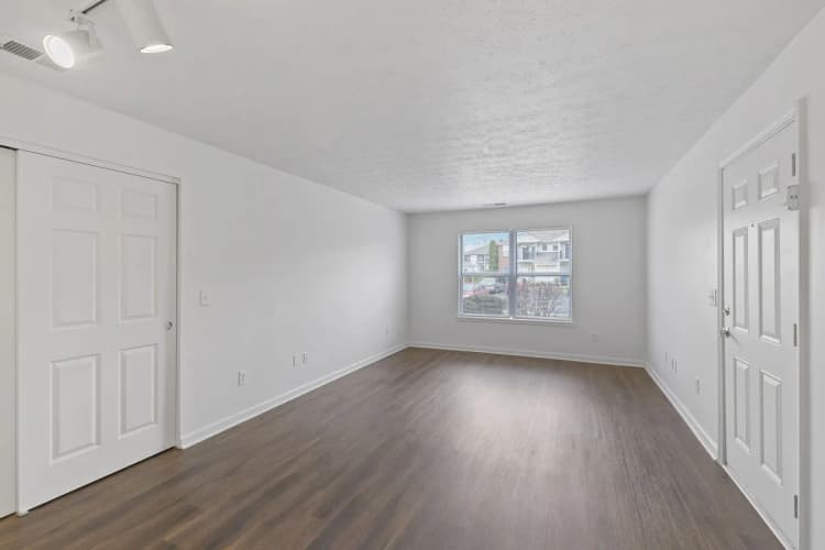 Cincinnati apartments for rent - image - Knollwood Crossing - Bedroom 2.webp