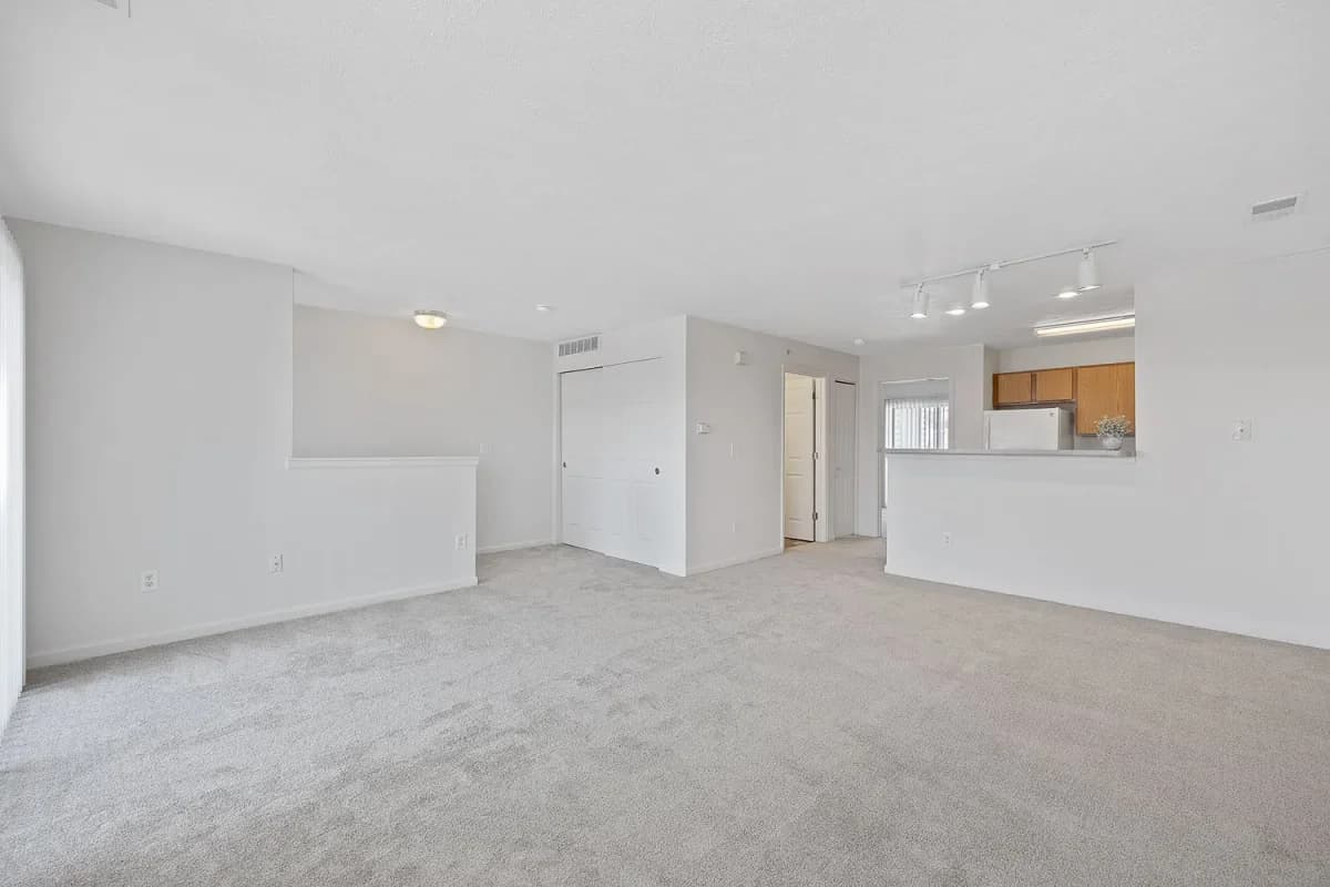 Cincinnati apartments for rent - image - Knollwood Crossing - Living Room & Kitchen 2.webp