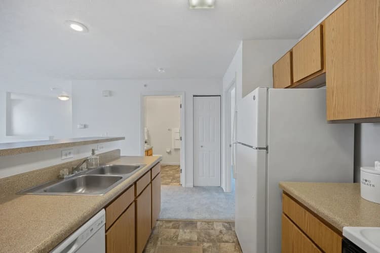 Cincinnati apartments for rent - image - Knollwood Crossing - Kitchen 3.webp