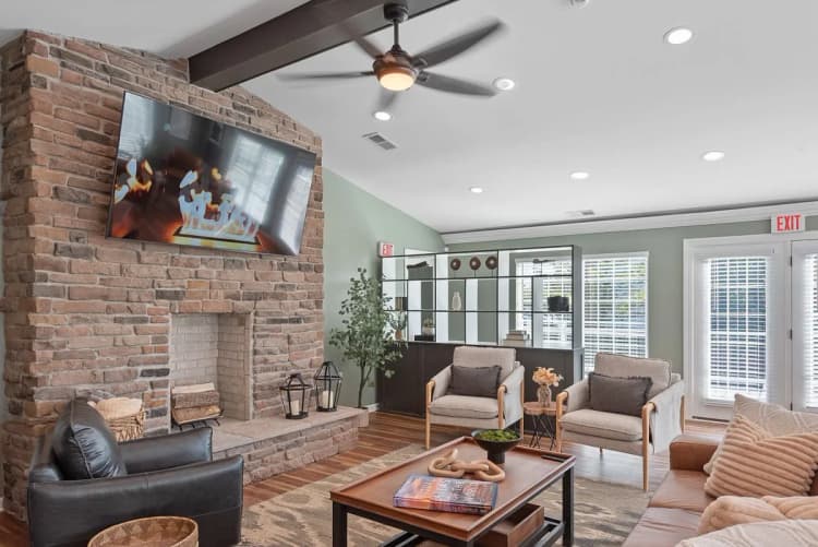 Cincinnati apartments for rent - image - Knollwood Crossing - Tv Lounge.webp
