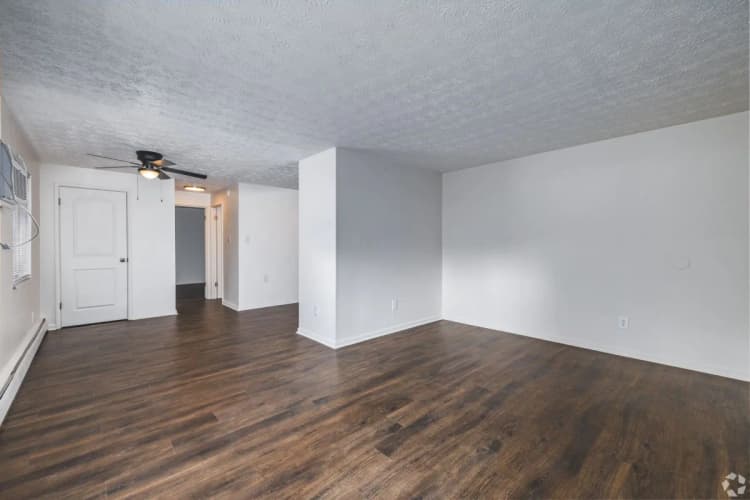 Cincinnati apartments for rent - image - Overlook at Sunset - Living Room 2.webp