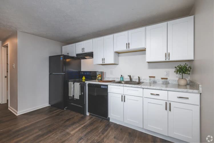 Cincinnati apartments for rent - image - Overlook at Sunset - Kitchen.webp
