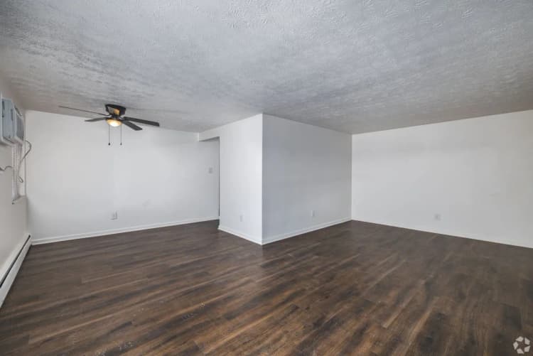 Cincinnati apartments for rent - image - Overlook at Sunset - Living Room.webp