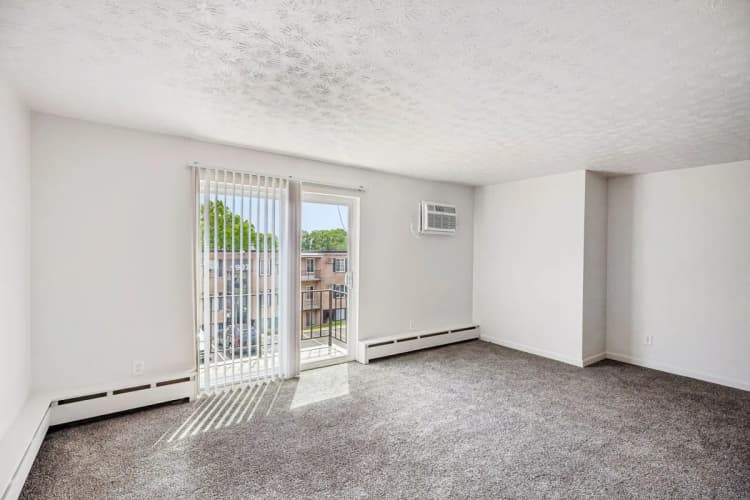 Cincinnati apartments for rent - image - Overlook at Wyoming - Bedroom 2.webp