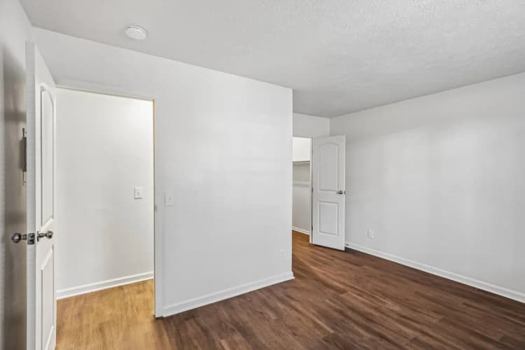 Cincinnati apartments for rent - image - Overlook at Wyoming - Bedroom 3.webp