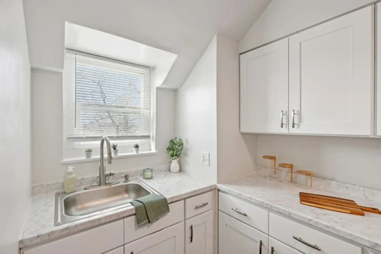 Cincinnati apartments for rent - image - The Seymour Apartments - Kitchen 1.webp