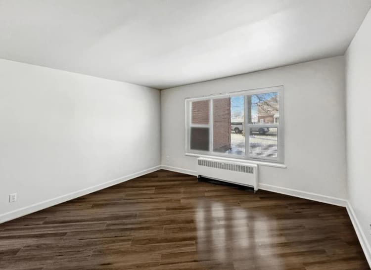 Cincinnati apartments for rent - image - The Seymour Apartments - Bedroom 1.webp