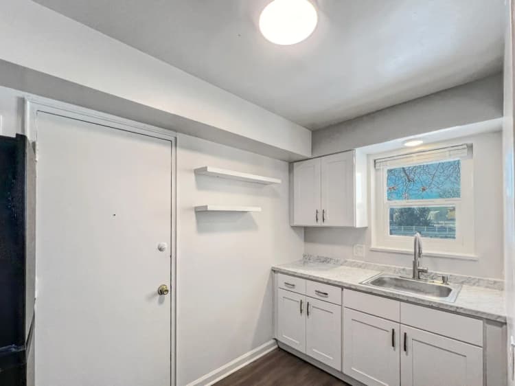 Cincinnati apartments for rent - image - The Seymour Apartments - Kitchen 2.webp