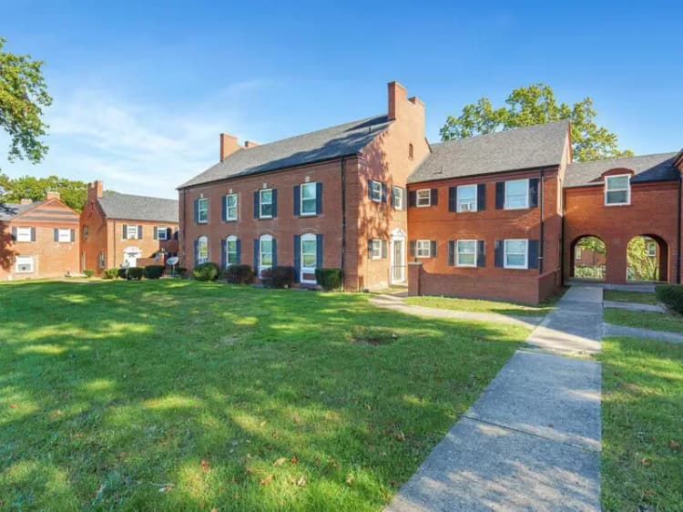 Cincinnati apartments for rent - image - The Seymour Apartments - Exterior 3.webp