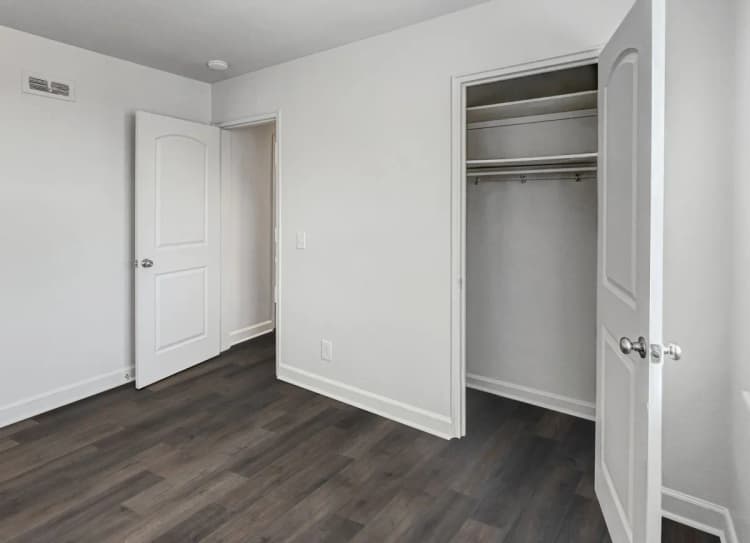 Cincinnati apartments for rent - image - The Seymour Apartments - Bedroom 3.webp