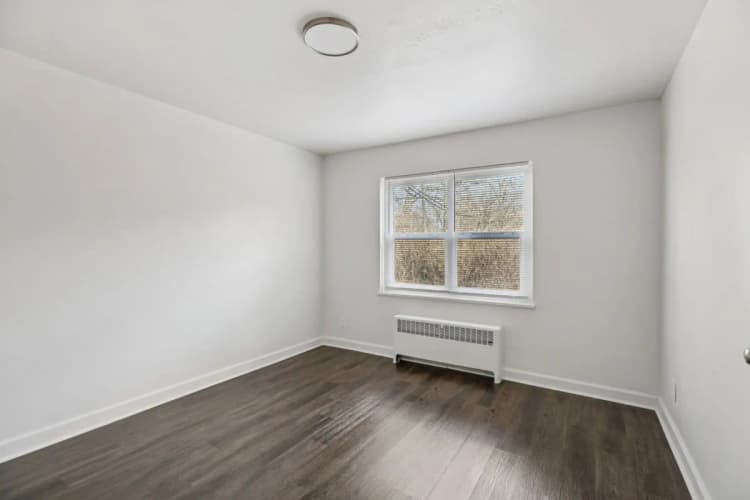 Cincinnati apartments for rent - image - The Seymour Apartments - Bedroom 7.webp