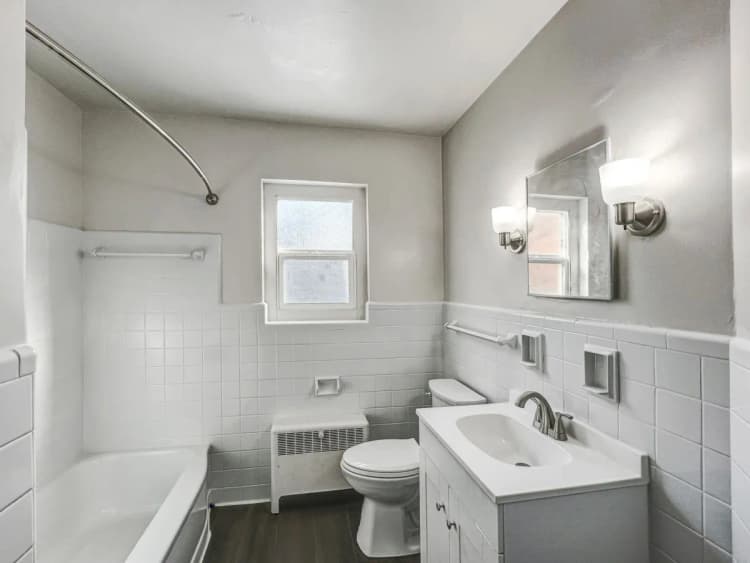 Cincinnati apartments for rent - image - The Seymour Apartments - Bathroom.webp