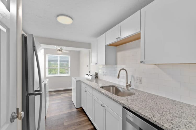 Cincinnati apartments for rent - image - The Wimbledons - Kitchen 1.webp