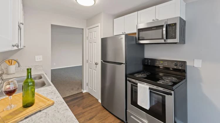 Cincinnati apartments for rent - image - The Wimbledons - Kitchen 2.webp