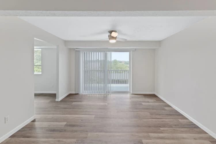 Cincinnati apartments for rent - image - The Wimbledons - Living Room 2.webp